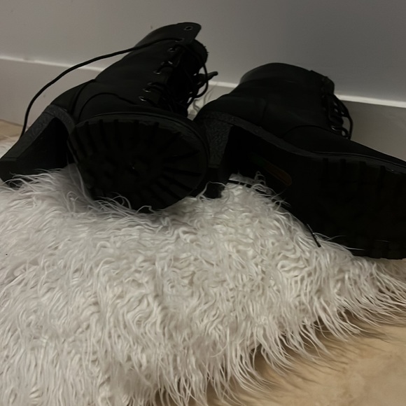 Timberland Allington Nubuck Leather Lace-Up Lug Sole Booties - Picture 6 of 6